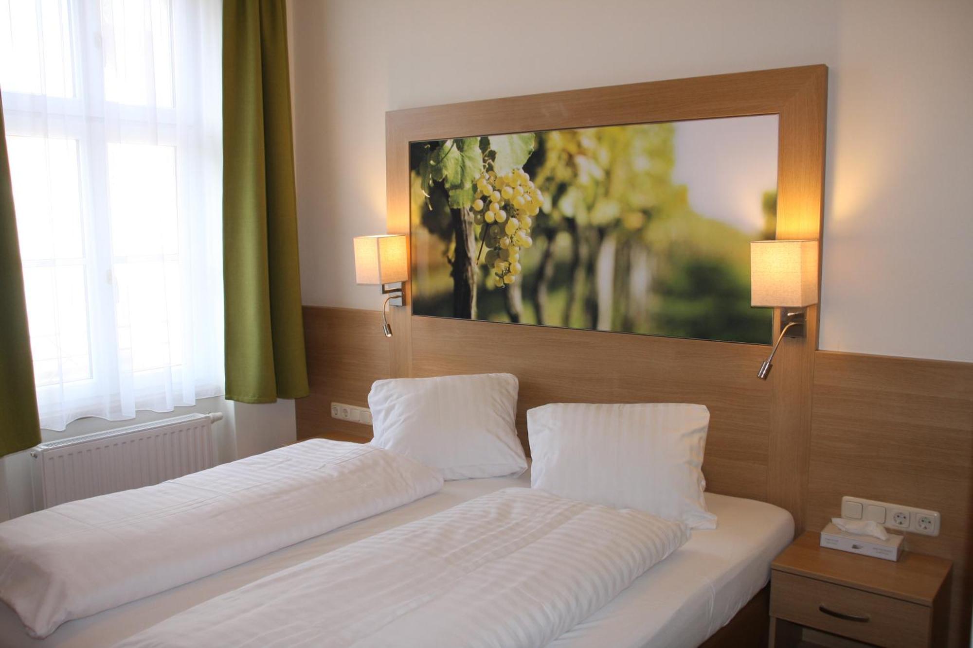 Weinhotel Rieder Пойсдорф Екстер'єр фото