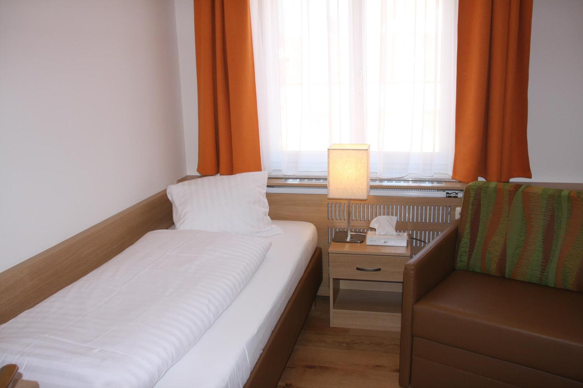 Weinhotel Rieder Пойсдорф Екстер'єр фото