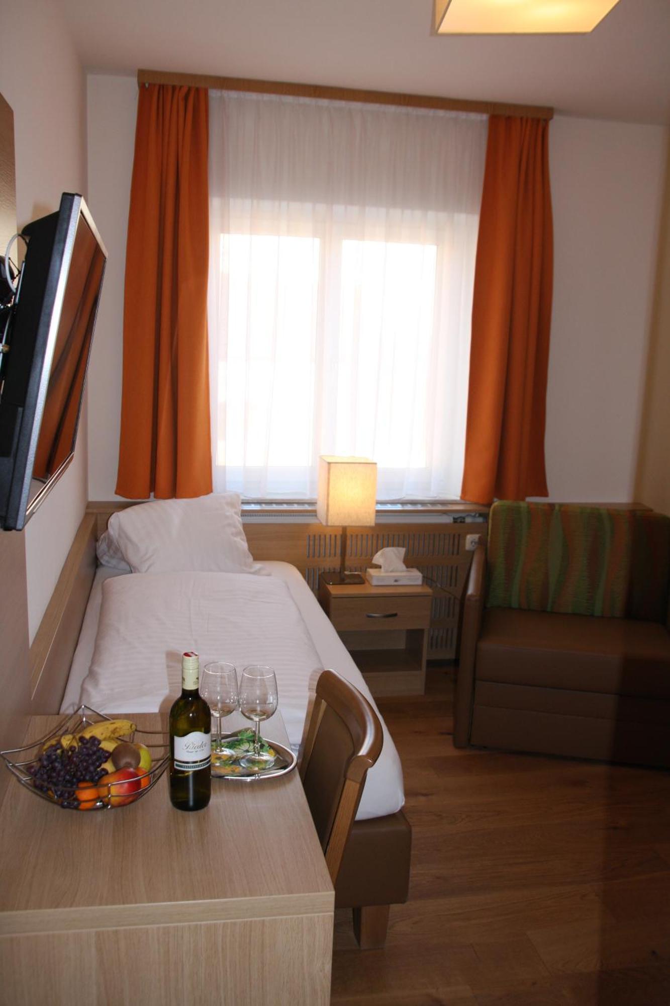Weinhotel Rieder Пойсдорф Екстер'єр фото