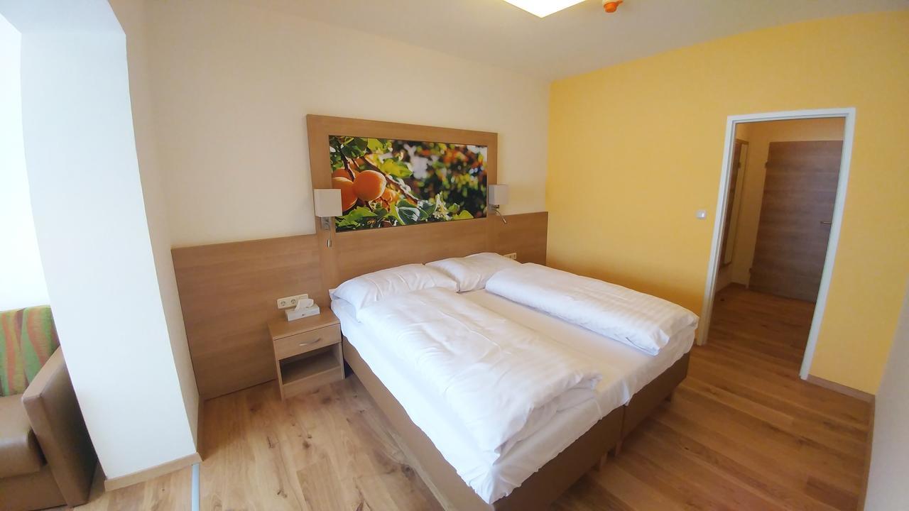 Weinhotel Rieder Пойсдорф Екстер'єр фото